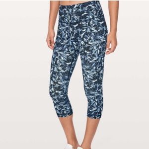 NWOT Lululemon High Rise Wunder Under Crops 20”